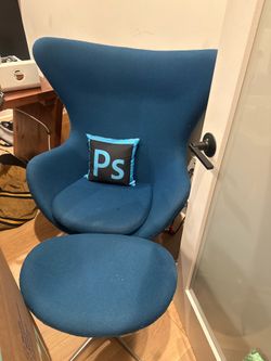 Egg chair with foot rest
