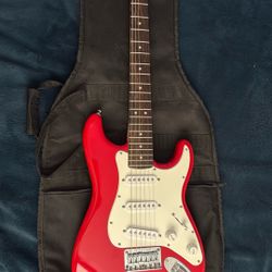 🎸 Squier Mini by Fender – Red & White + Fender Case (Like New!)