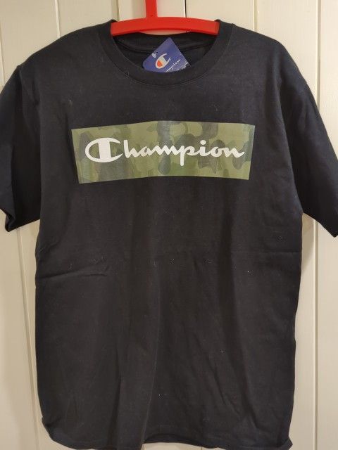 Champion Black Camouflage Camo Mens Logo Short Sleeve Shirt Medium. NWT