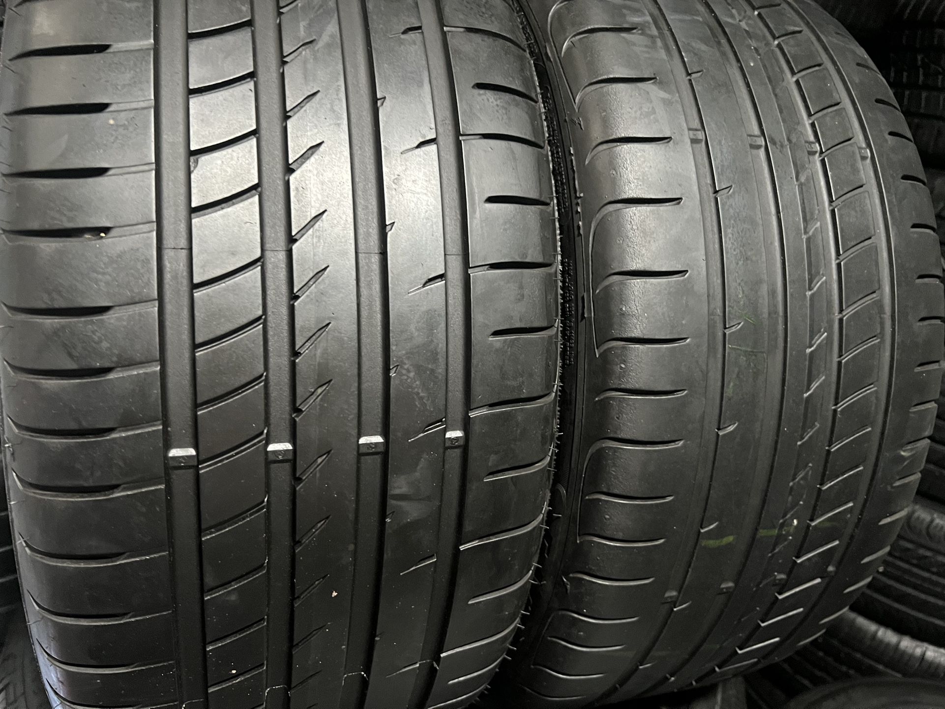 Tengo estas 2 llanta 245/35R1993Y GOODYEAR EAGLE F1 MOExtended Run flat