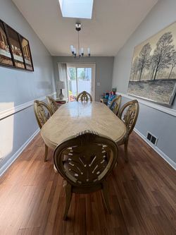 Elegant Dining Room Table & 6 Chairs – Great Condition