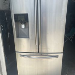 Beautiful fridge 36”W 68.5H