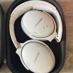 Bose QuietComfort 45 Bluetooth Wireless Noise Cancelling Headphones - White Smoke