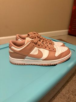 Nike dunks Rose color