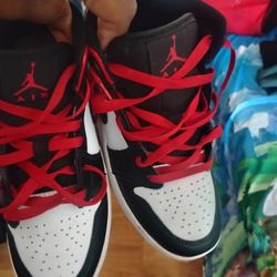 Jordan 1 Mid Gym