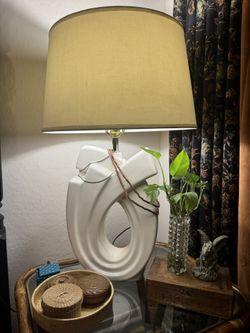 Sculptural White Ceramic Table Lamp – Postmodern / 80s Revival Style