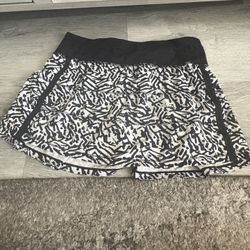 Lululemon Pace Rival Skirt II 4 way Stretch regular White Black Size 4