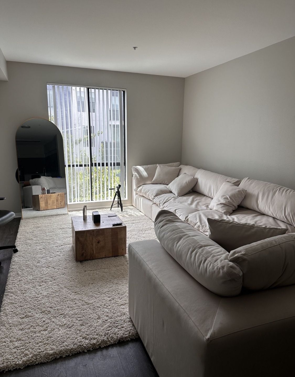 CREAM CLOUD COUCH