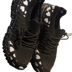 Women's breathable, low-top sports style shoes, Size 6, black and white