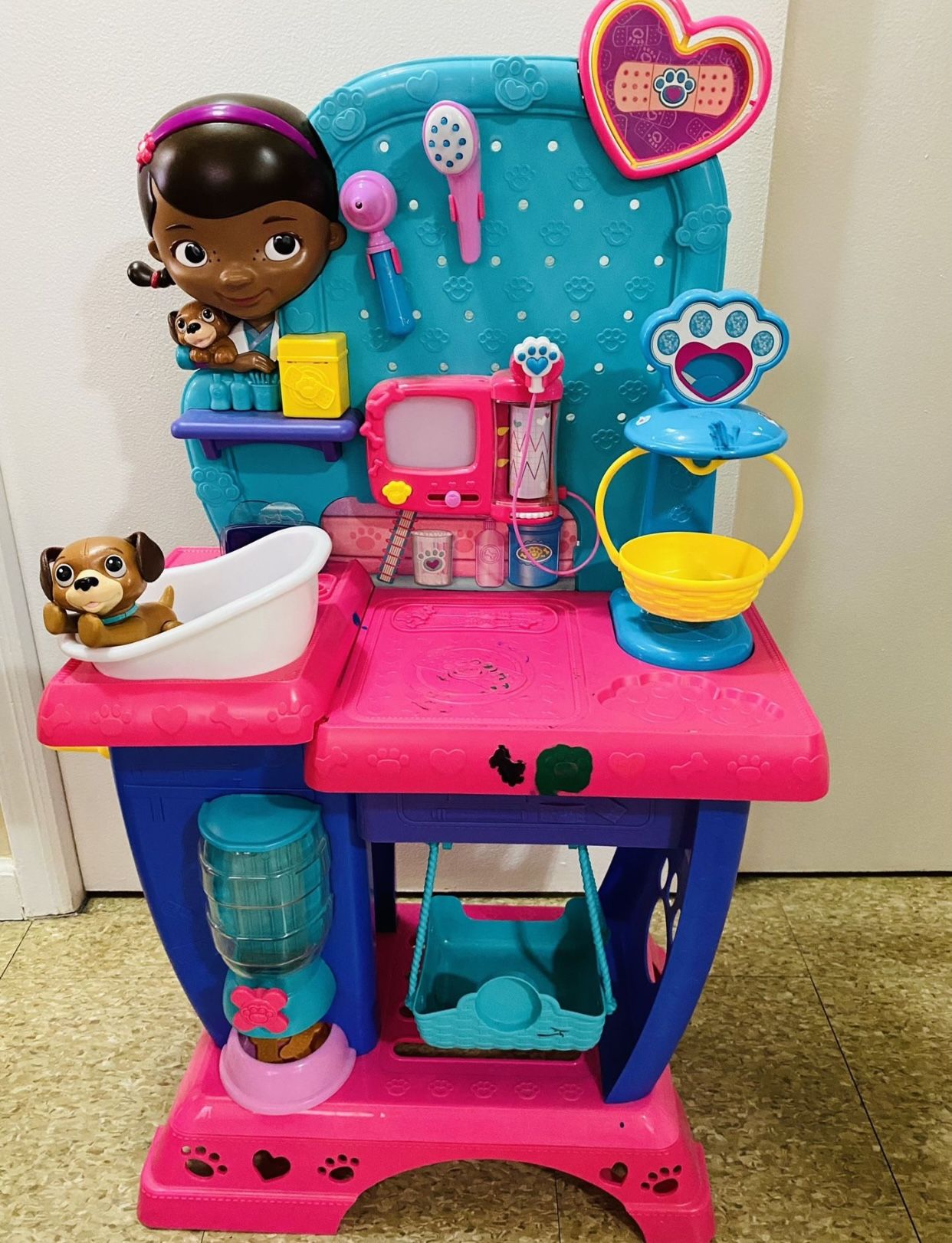 Disney Doc McStuffins Pet Vet Center Set And Play