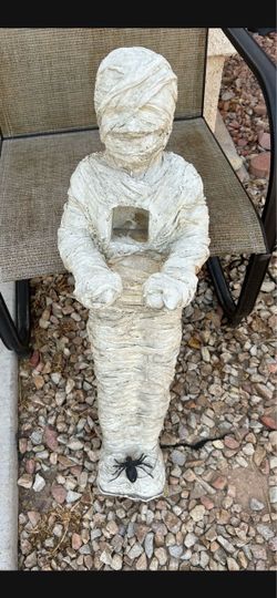 31” Tall Halloween Mummy Garden Statue with Solar Light