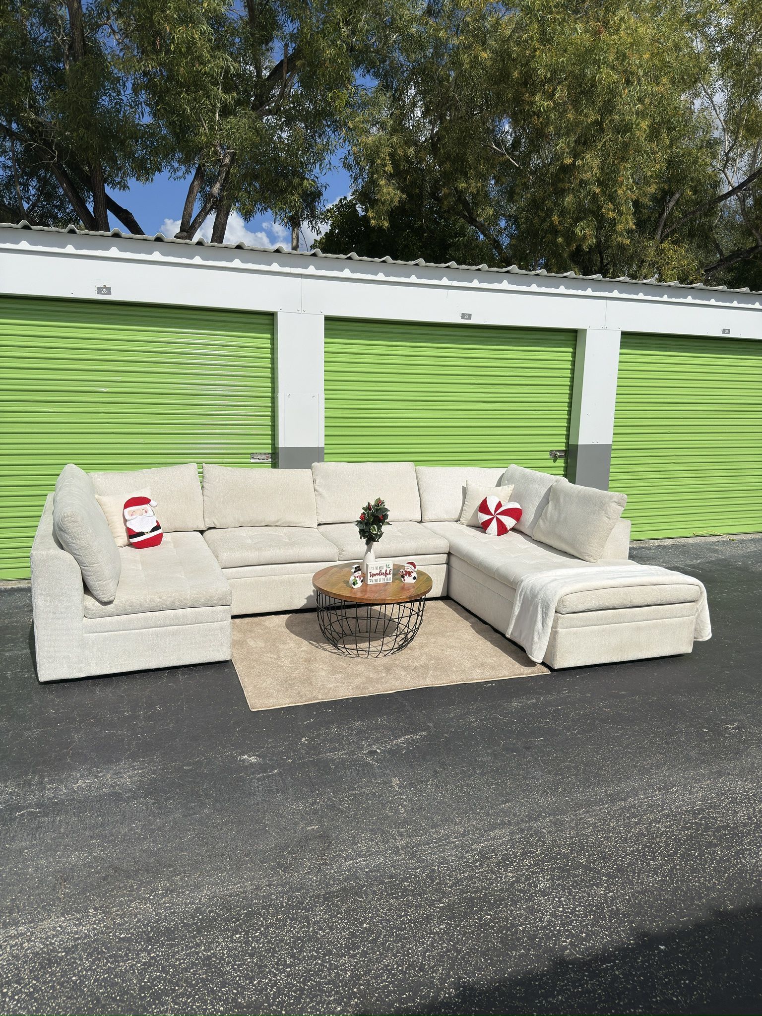 Cream White Rooms To Go Sleeper Sectional Couch 