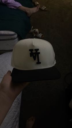 La hat upside down