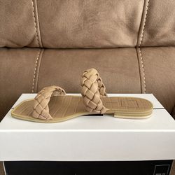 INDI Dulce Vita Flat Sandals Size 8.5.