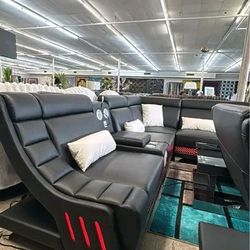 Sectional and Chaise ✅️LIMITED OFFER✅️ Financing Available Down $53. Ask for Price 