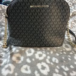 Michael Kors crossbody 