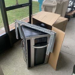 Double Kitchen Sink, Over The Range Microwave, Entertainment  Enter