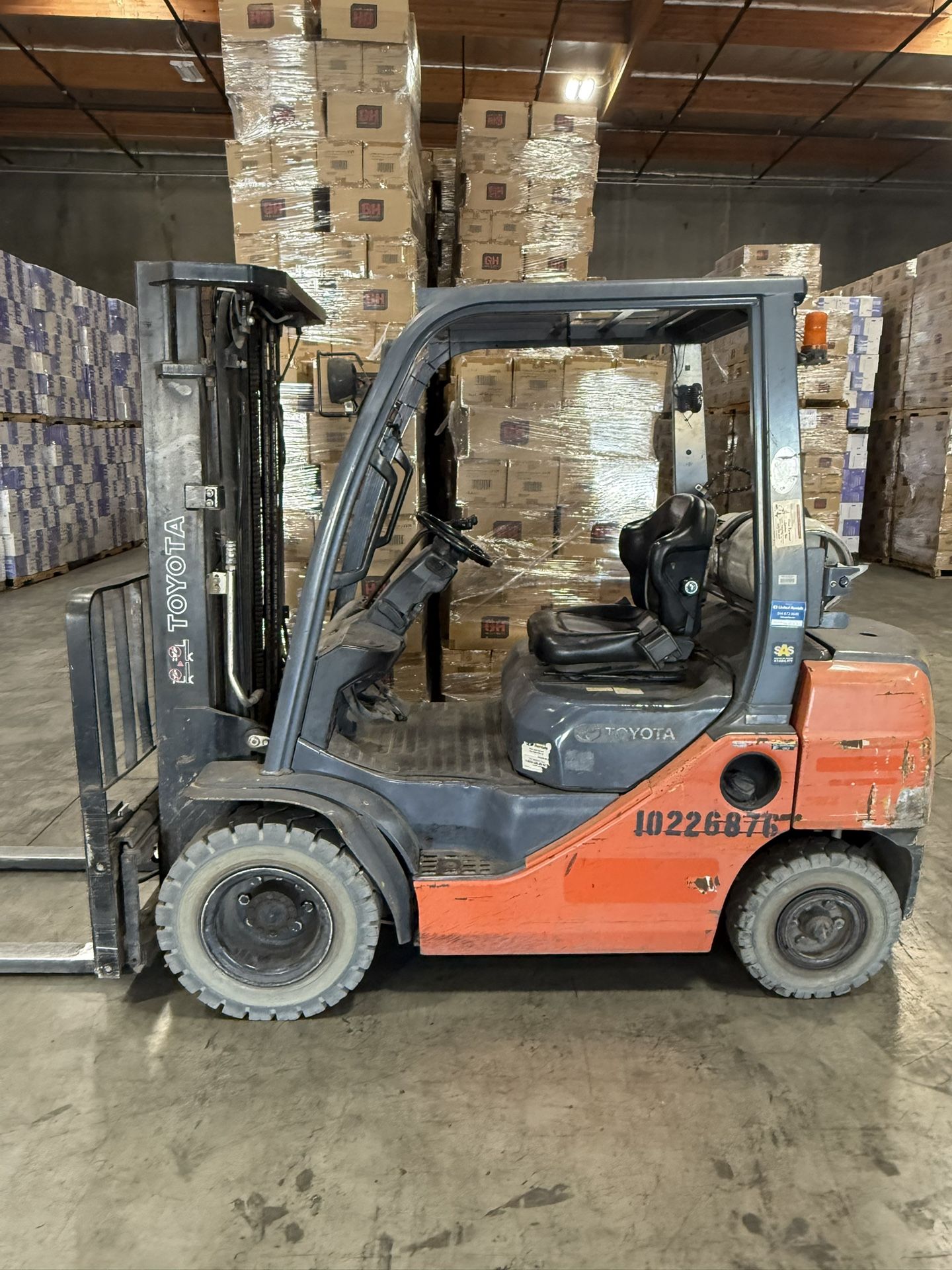 Toyota Forklift 8FGU25 3 Stage 5000LB
