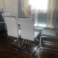 WHITE / Silver Dining Chairs 👍🏻👍🏻👍🏻