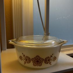 Pyrex Butterfly Gold Pattern- With Lid 