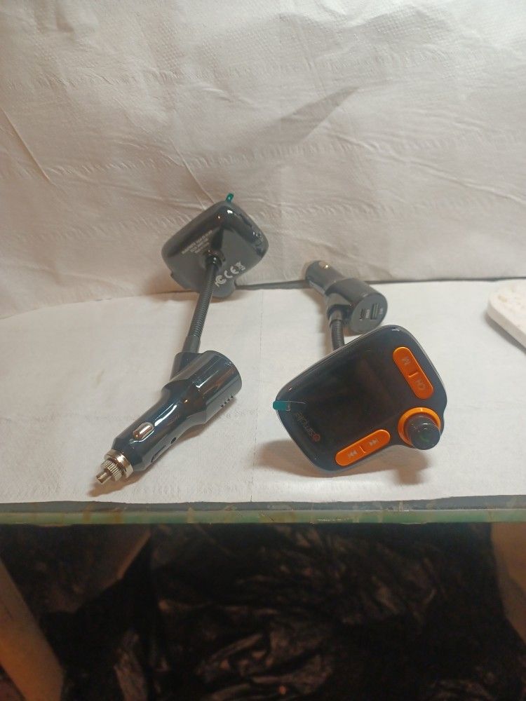 Modulador Fm Y Cargador De Telefono Celular.