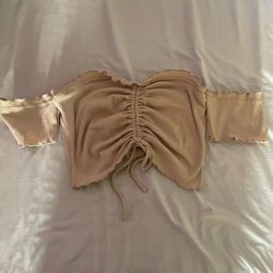Beige off the shoulder top 🎀