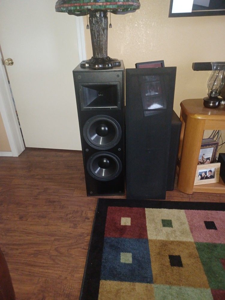 Klipch Dbbl 10" Tower Speakers