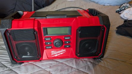 Milwaukee 2890-20(PCE#236746) M18 Jobsite Radio W/ Built In 2.1A USB Charger