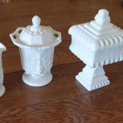 Westmoreland Grape Milk Glass Set n 9 Spoons