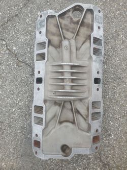 Aluminum Intake edelbrock  4 barrel gd condition see Pictures