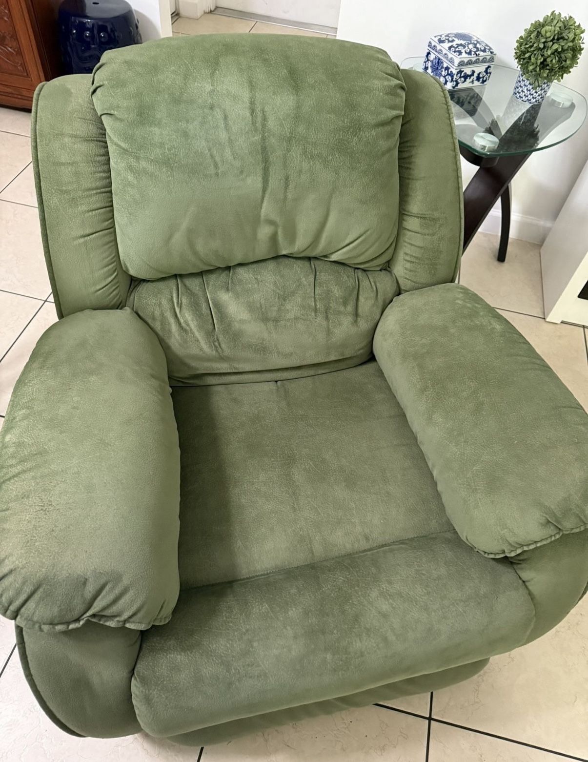 Pre-owned Manual Recliner with Microfiber Technology Cloth. 