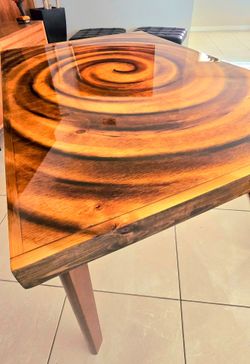 Amazing SWIRL vertigo Designer Table