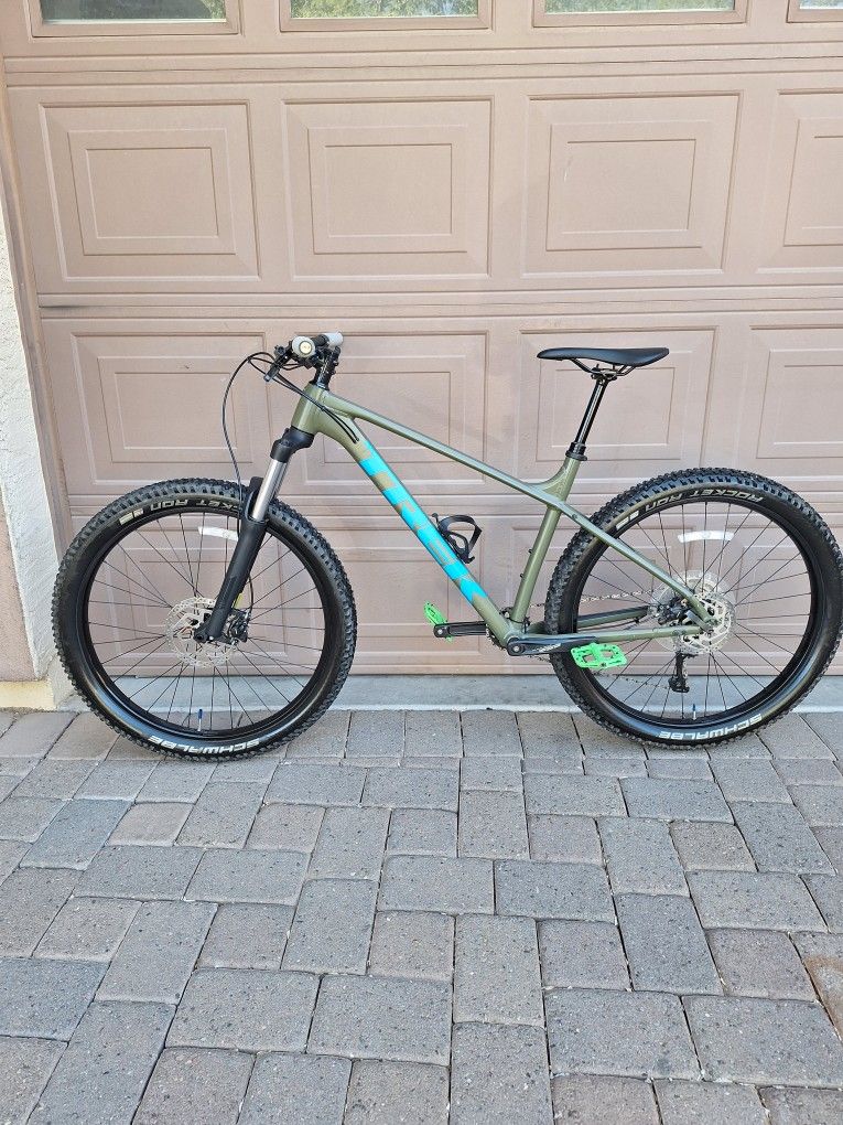 TREK ROSCOE 6 MOUNTAIN BIKE 27.5 INCH 1 X 10 SPEED DROPPER POST SEAT LIKE NEW ( CHECK MY OTHER BIKES)