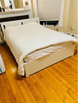 Queen Bed + Mattress + Bedding (excellent clean condition)