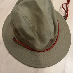 REI hiking hat