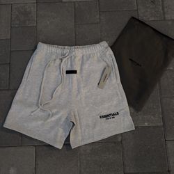 Essentials Shorts 