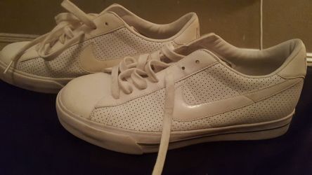 NIKE SIZE 9 MEN'S..LIGHTLY USED $20
