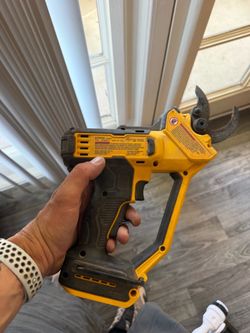 Dewalt Pruner