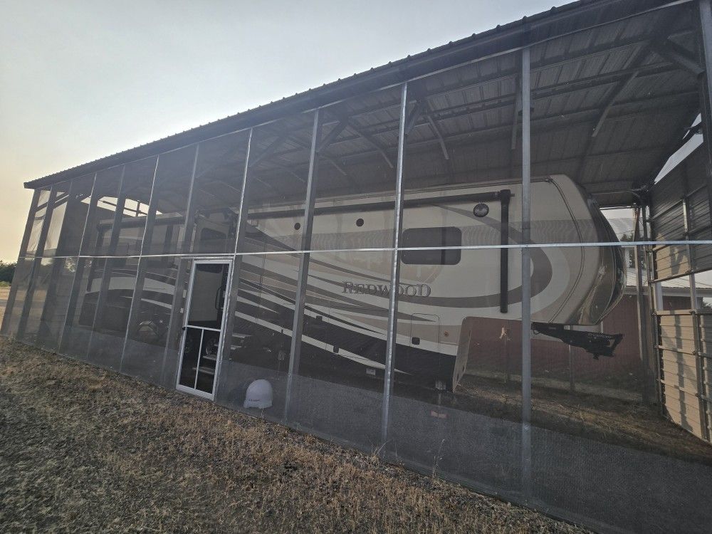 2016 Crossroads 38 Ft 5th Wheel Trailer