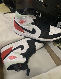 New Jordan 1 Mid Size 8.5 