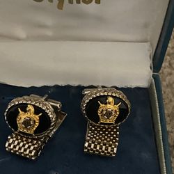 Vintage lot of cuff links tor clips etc $100