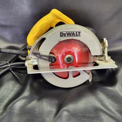 DEWALT DWE575 7-1/4" Circular Saw