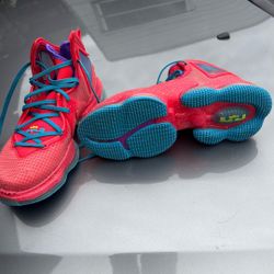 LeBron 19 Basketball Shoes Size 9 Women’s. 7 Men