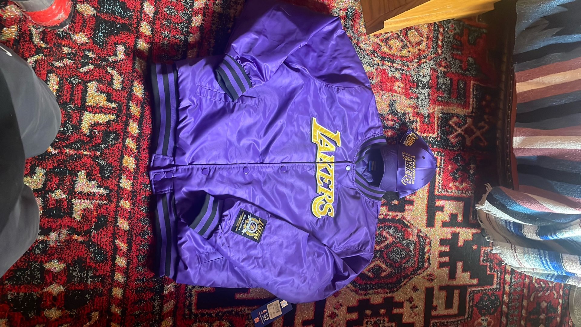 Los Angeles Lakers Hat And Jacket (XL) 2000 NBA Finals