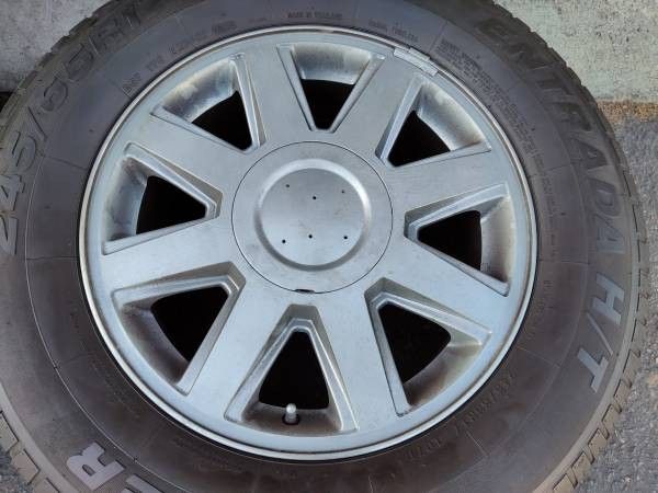 17 inch rims and caps with tires. Buick Ranier, trailblazer or Envoy