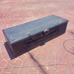 TOLL BOX UNDER  ,TRUCK