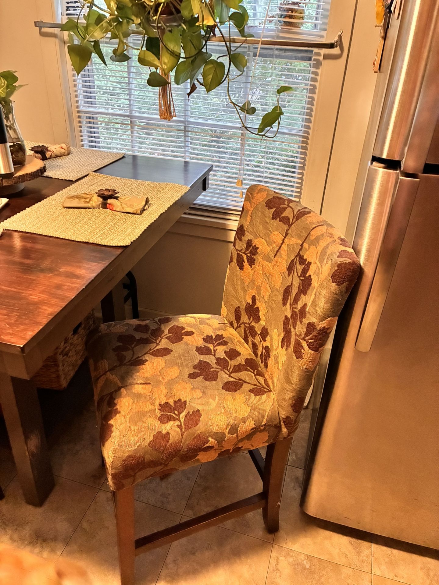 Counter Height With 2 Chairs And 2stool