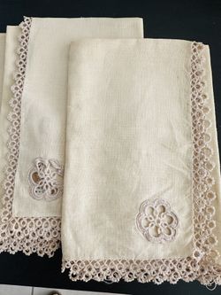 6 Vintage Embroidered Napkins