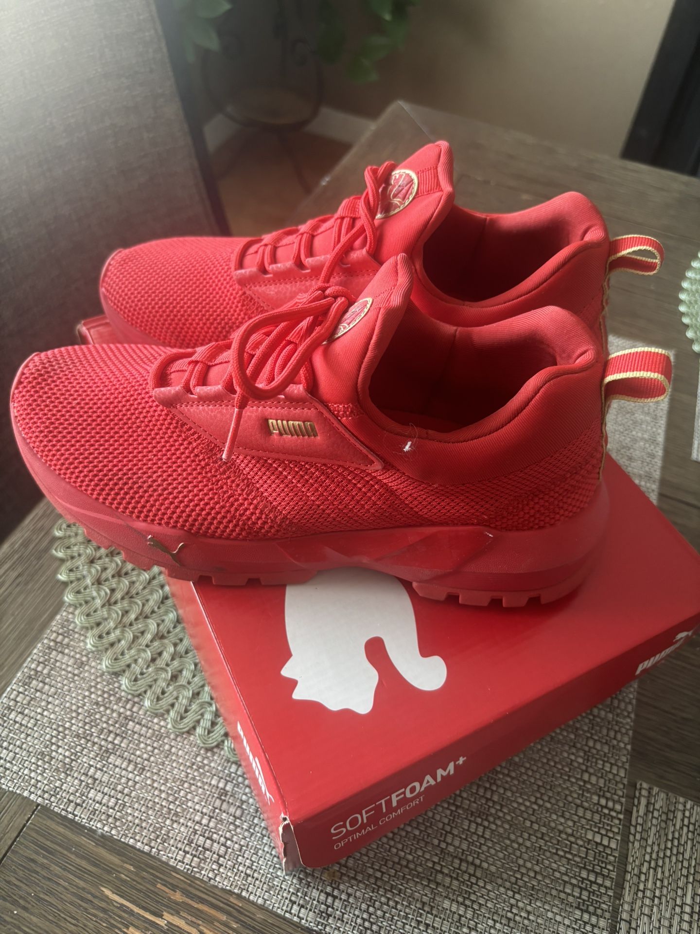 Women’s Puma Size 8
