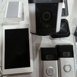 Ring Camera Home Security System Bundle- In excellent condition!!